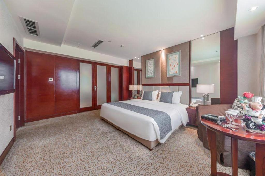 Chengdu Yinsheng International Hotel Supoqiao Экстерьер фото