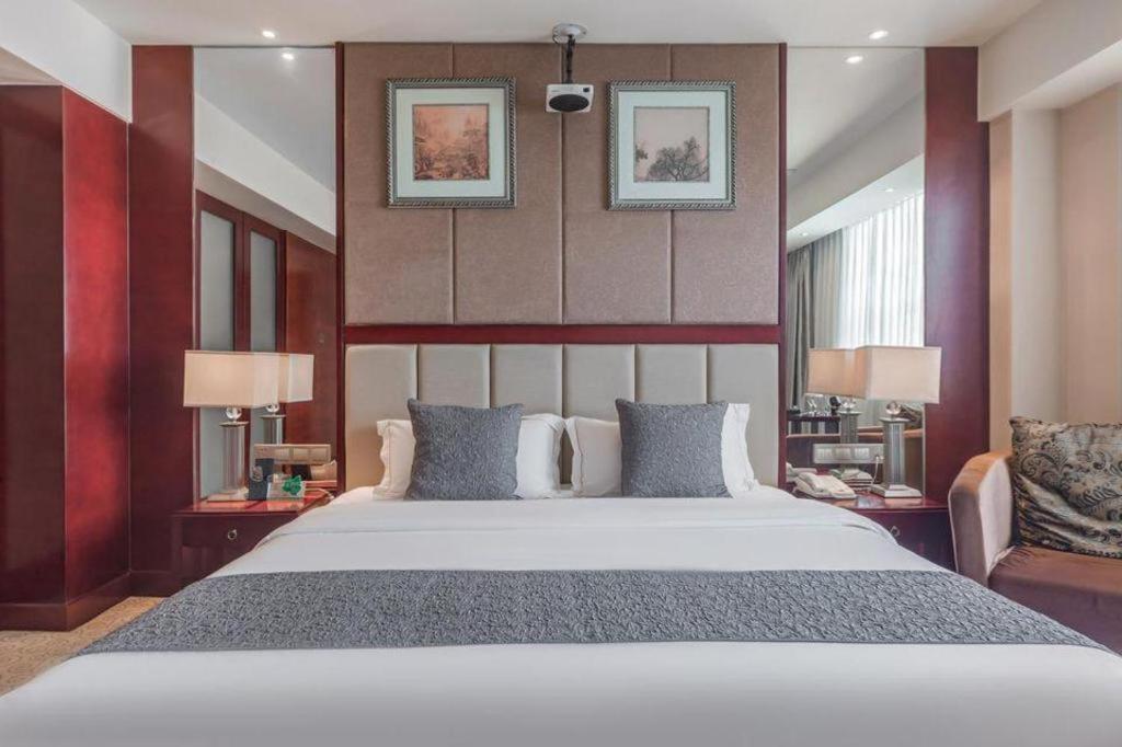 Chengdu Yinsheng International Hotel Supoqiao Экстерьер фото
