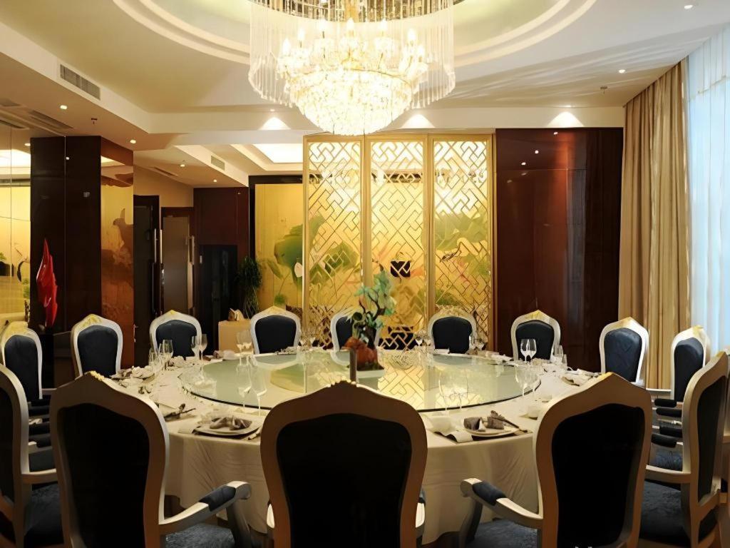 Chengdu Yinsheng International Hotel Supoqiao Экстерьер фото