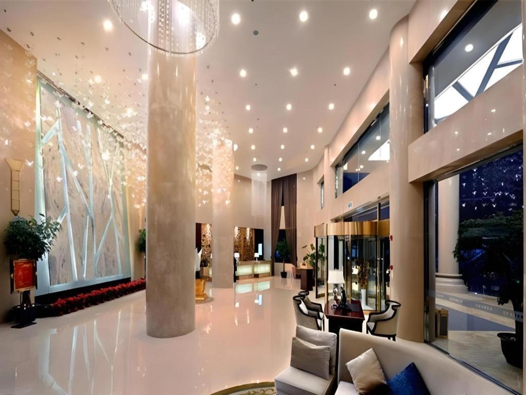 Chengdu Yinsheng International Hotel Supoqiao Экстерьер фото